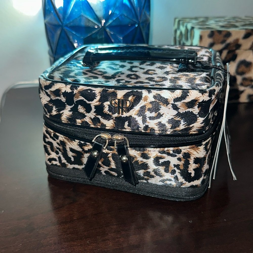 PurseN leopard jewelry case NWT